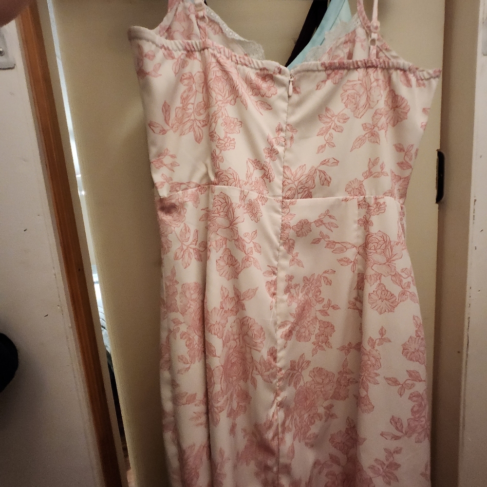 Sundress - Picture 3 of 4